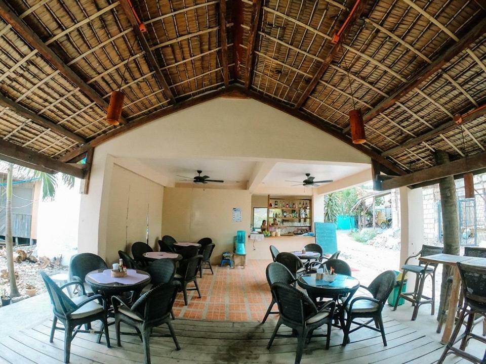 Pescador View - Beachfront & Nearby The Ocean & Restaurant * Moalboal